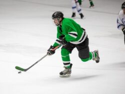 photography of man playing ice hockey